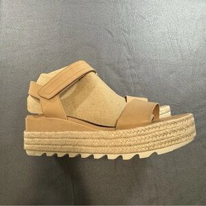 EXCELLENT WOMENS SOREL CAMERON FLATFORM SANDAL HONEST BEIGE SIZE 11 SHOES